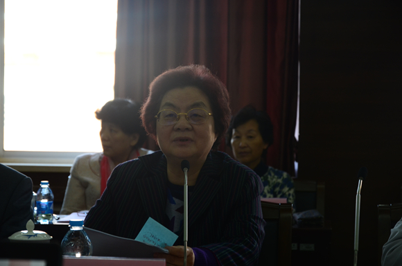 7.党委书记赵佩琪作我校辅导员队伍建设工作情况报告.JPG